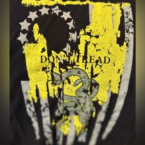 GRUNT STYLE “Don’t Tread on Me” flag shirt. Men’s size large.